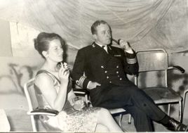 Feest, 60 jaar Mijnendienst, de commandant KLTZ Wirth met z'n vrouw