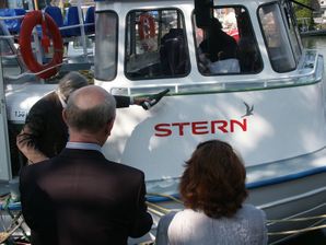 De veerboot wordt herdoopt en krijgt de naam "Stern"