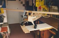 Piper Cub in aanbouw met 4-taktmotor