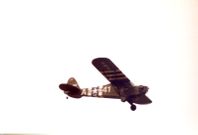 Model Piper Cub tijdens de vlucht